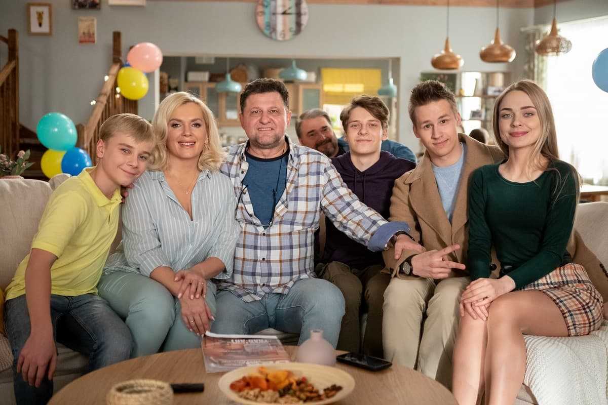 Эти российские актрисы выглядят как подружки рядом со своими взрослыми сыновьями