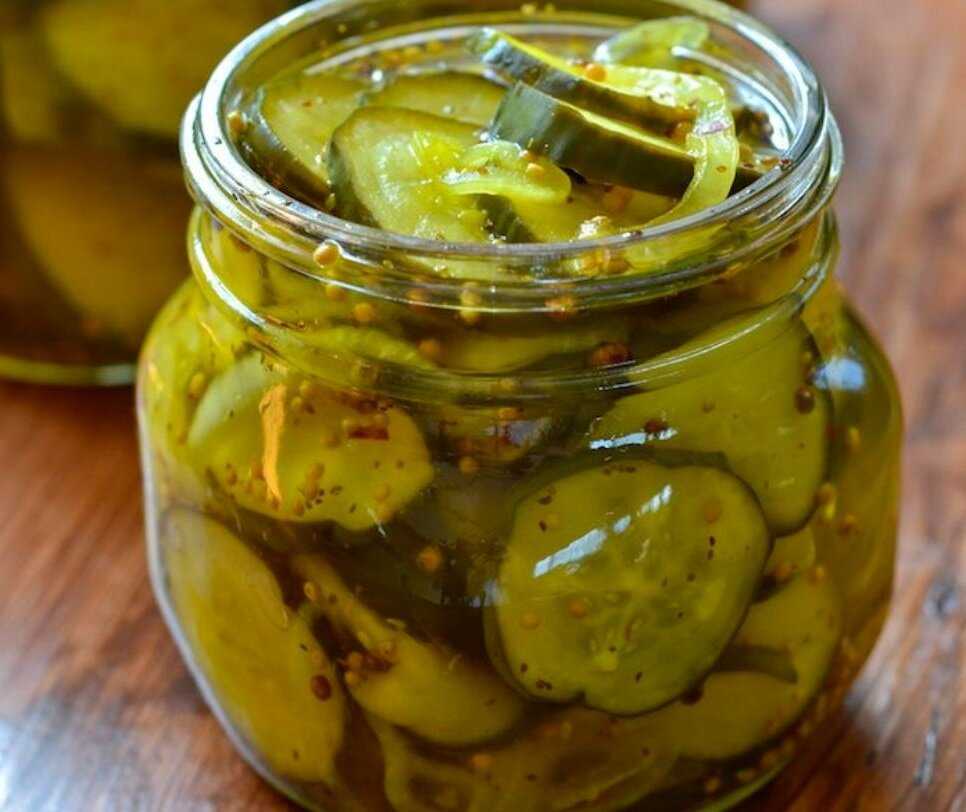 Хрустящие соленые огурцы в банках: 5 супер вкусных рецептов на зиму