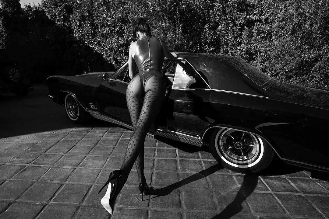 Kendall jenner is morphing into emily ratajkowski by copying her naked instagram poses and stylish outfits