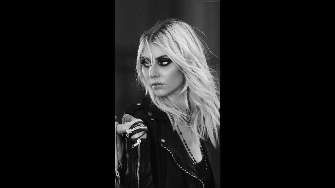 Taylor momsen is fully naked and disturbing on going to hell album