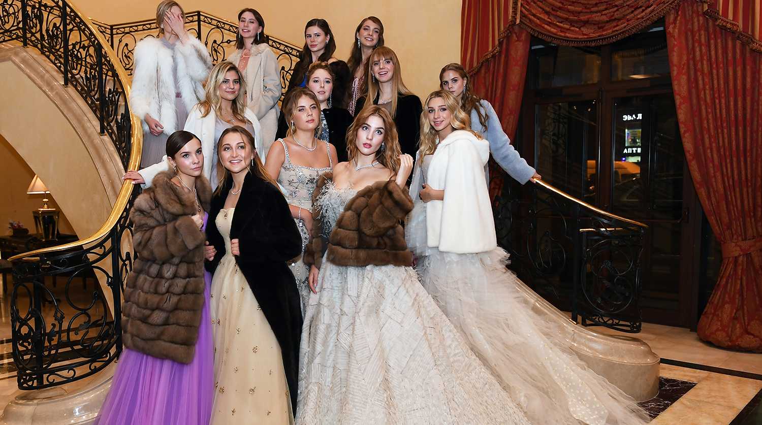 Dress code. состоялся бал дебютанток tatler. среди гостей — полина гагарина, настя ивлеева, яна рудковская