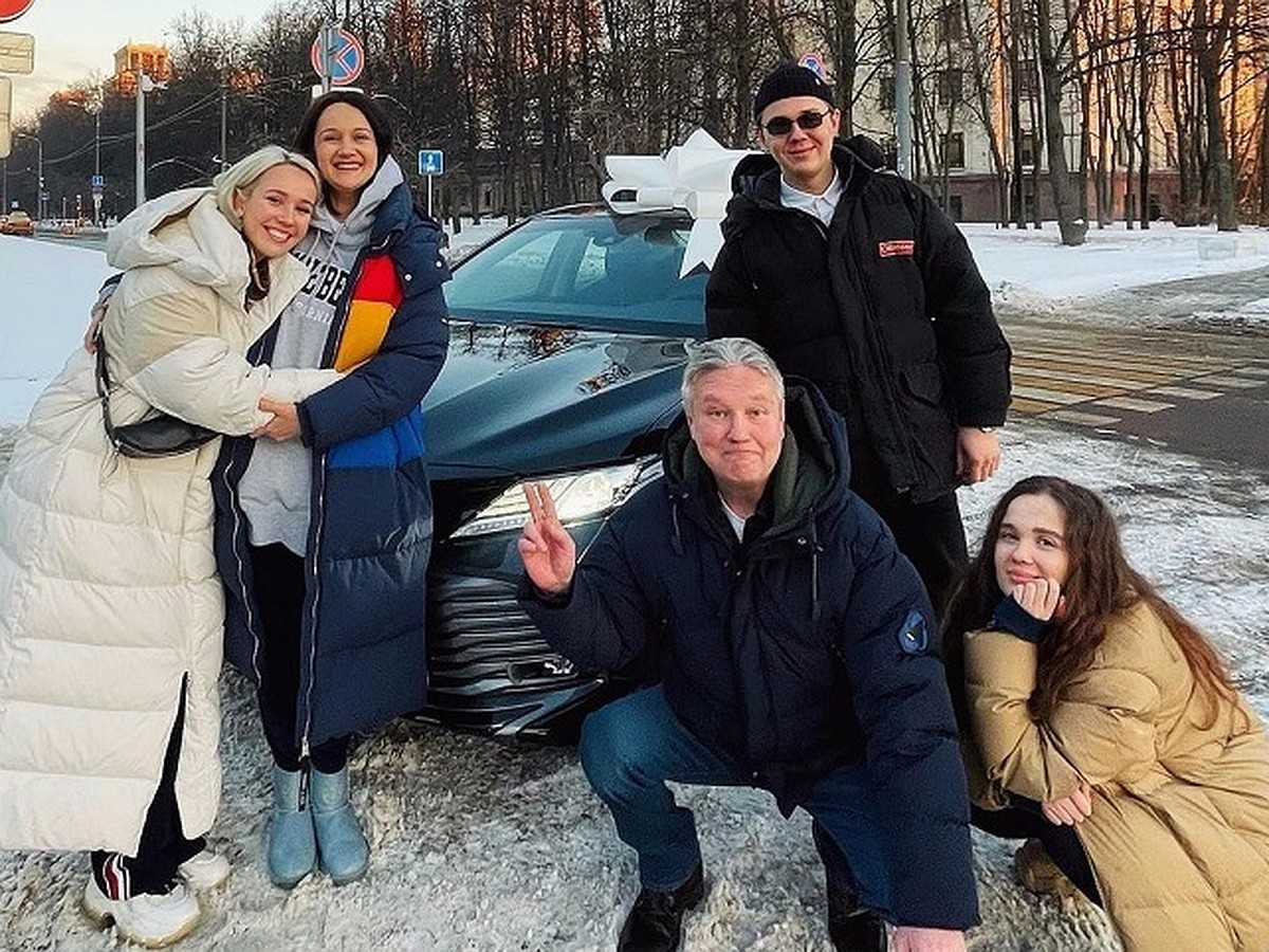 Какую машину подарила клава кока папе: подробности и фото