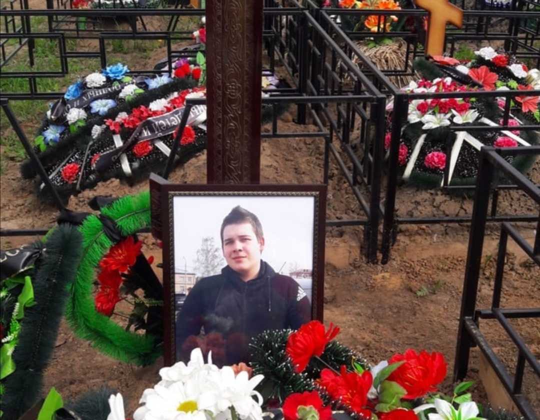 Лене перовой — 46 лет. потеря знаменитого брата, брак по расчету и фанатичная любовь к земфире. личная жизнь певицы, и почему нет детей