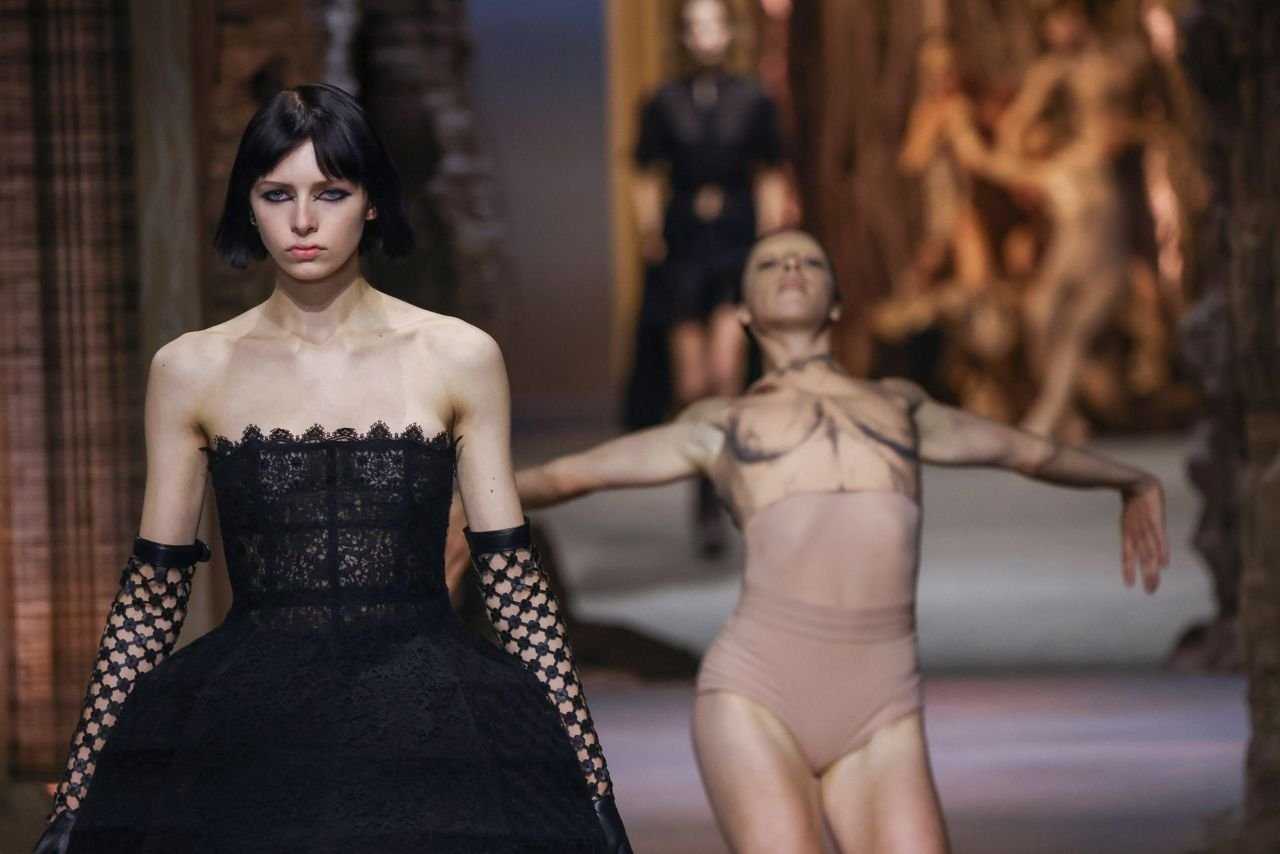 Единственный кутюрье, который умел кроить и шить. история модного дома balenciaga — статьи на skillbox / skillbox media