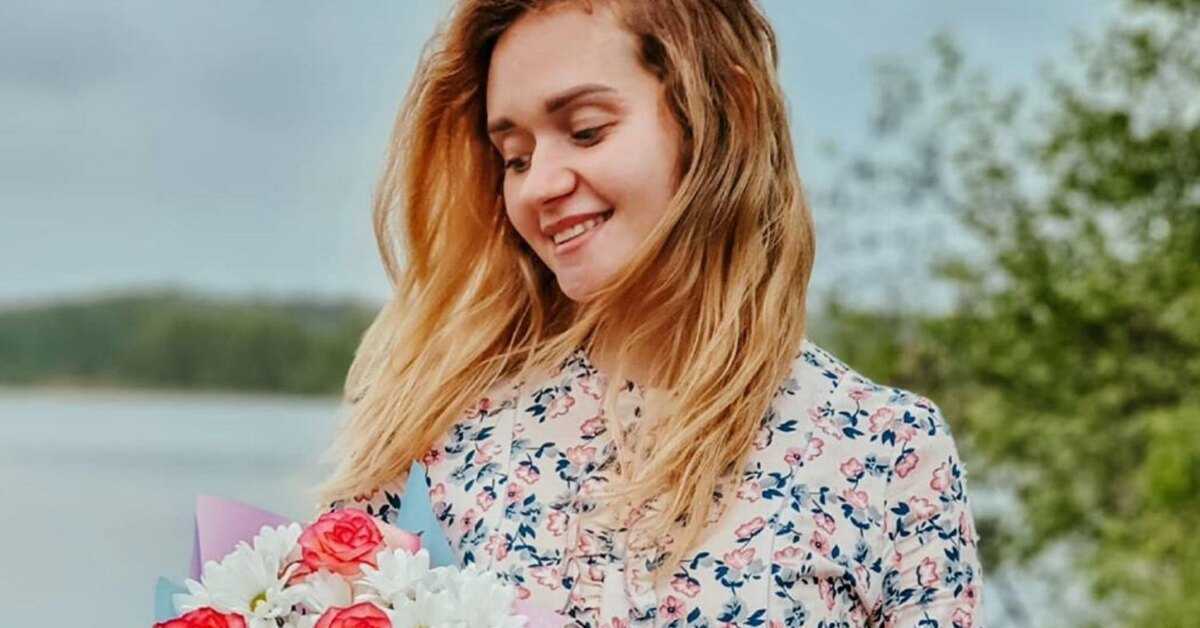 31-летняя многодетная блогерша Елена Шароварова, называющая себя мамой Леной, родила шестого малыша и показывает его в Instagram