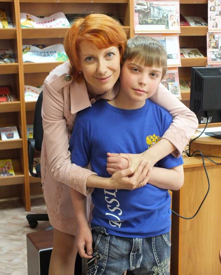 Как сложилась судьба актёров культовых сериалов нулевых?