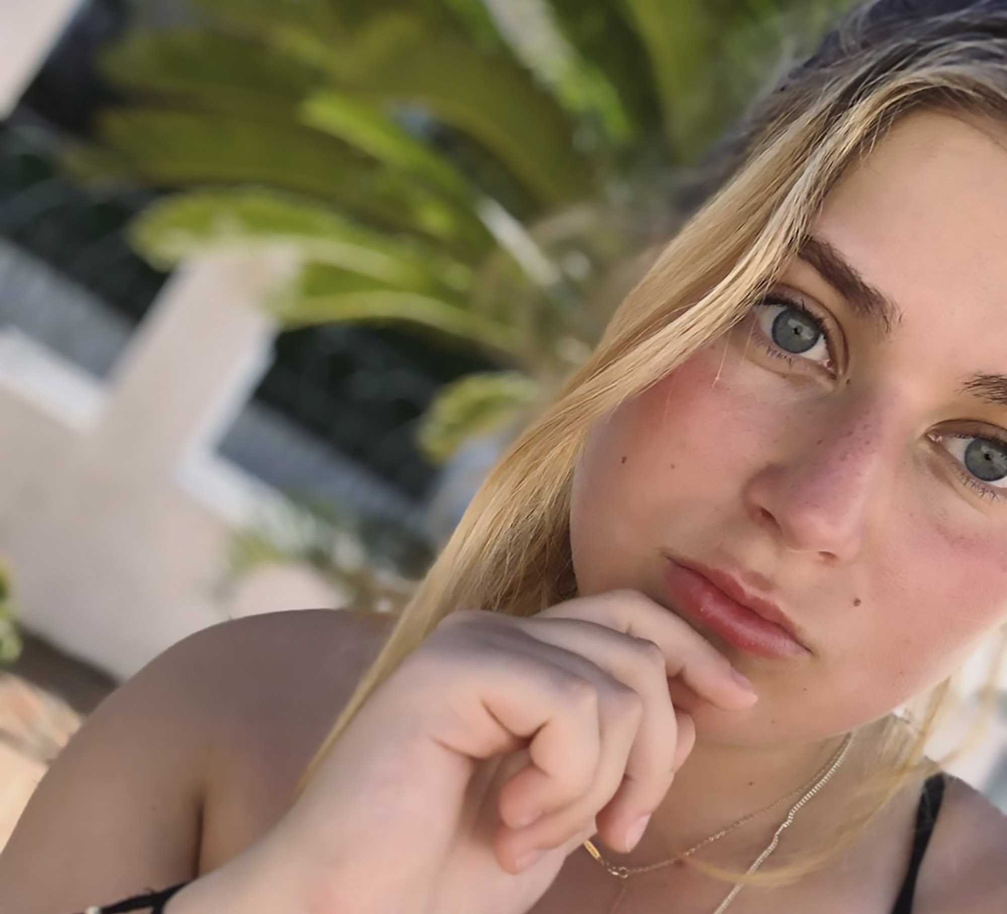 19-летняя дочь абрамовича впервые вышла в свет
