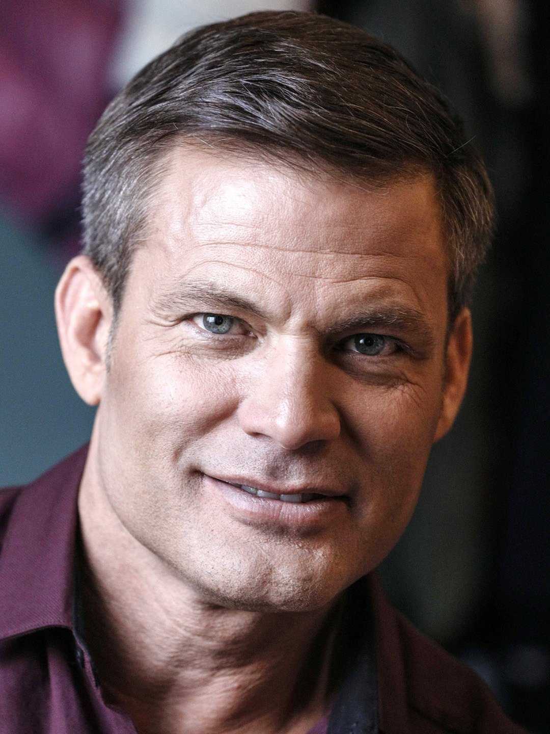 Где живет каспер ван дин? – celebrity.fm - официальные звезды №1, деловая и людская сеть, wiki, история успеха, биография и цитаты