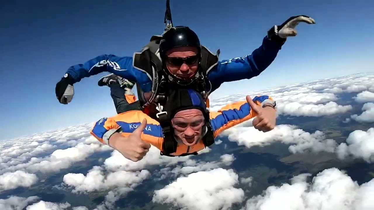 Павел воля впервые прыгнул с парашютом в честь дня рождения. как павел воля прыгал с парашютом?