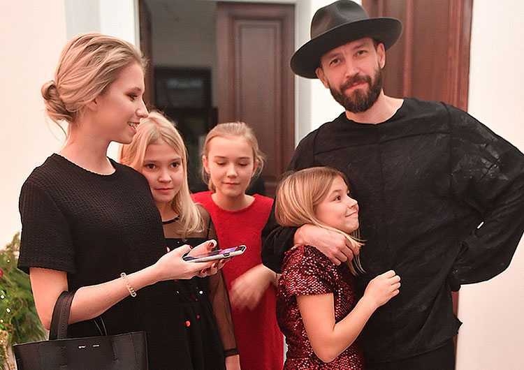 Владимир крестовский бывшая жена