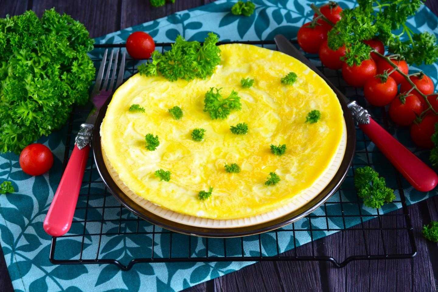 Как приготовить омлет из яиц: простые и вкусные рецепты с фото