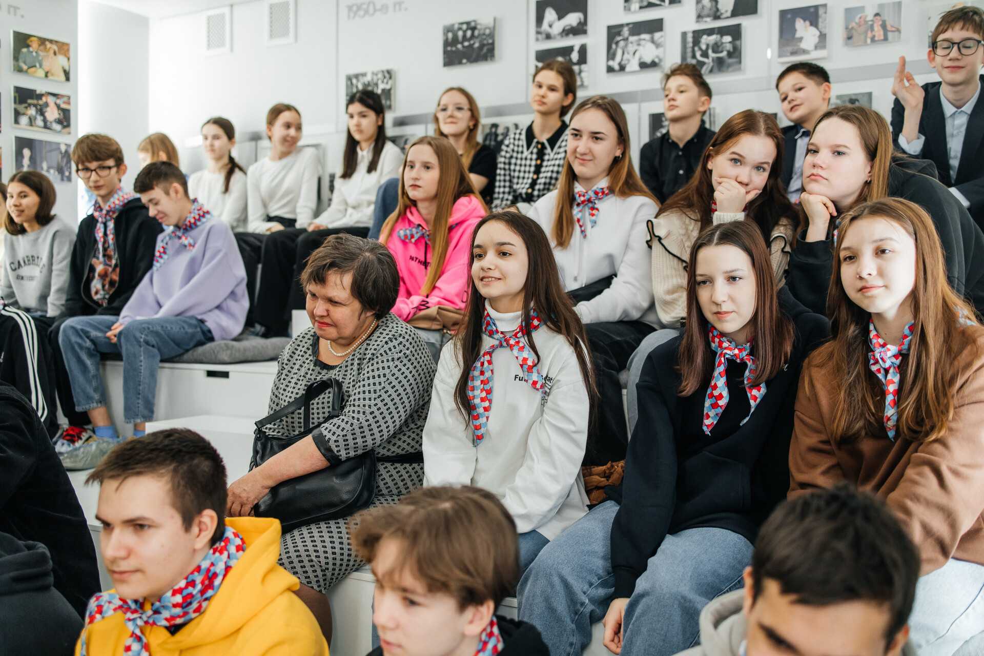 Фабрика картинка #259582 - было — стало: как сладкоголосый красавчик из «фабрики звезд» бикбаев стал  режиссером | wmj.ru - скачать
