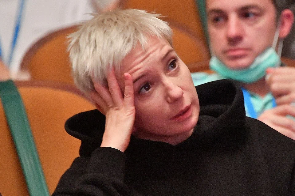 45-летняя Чулпан Хаматова решила преобразиться и сменила имидж В новом образе она появилась в шоу Вечерний Ургант, но артистку зрители узнали не сразу