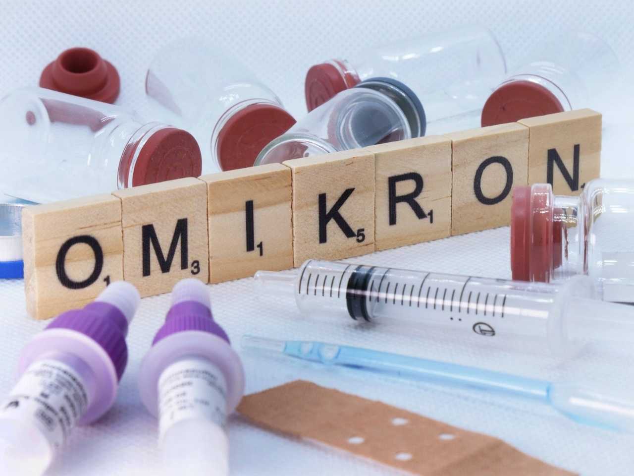 При новом штамме коронавируса омикрон у пациентов стал развиваться новый воспалительный симптом