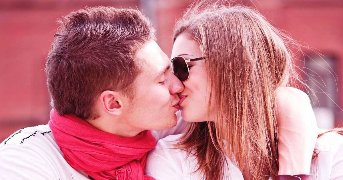 При каком номере свидания следует целоваться?